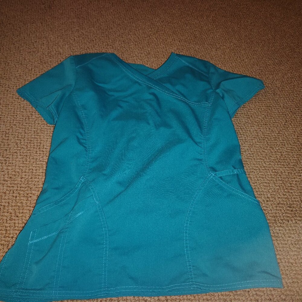 Scrub set